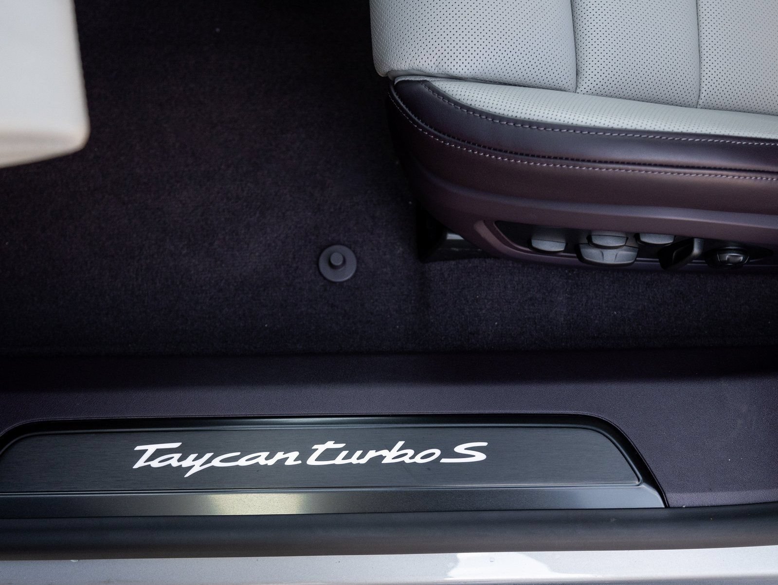 Used 2026 Porsche Taycan Turbo S AWD/4WD image 22