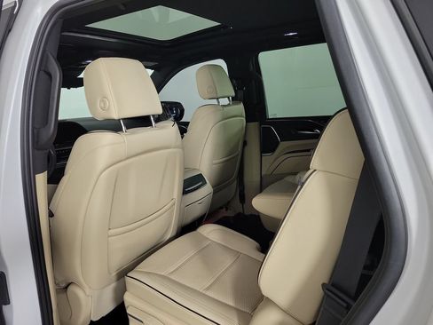 Used 2024 Cadillac Escalade Premium Luxury RWD image 12