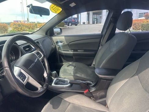 Used 2011 Chrysler 200 Touring FWD image 15