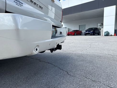 Used 2010 Chevrolet Avalanche LTZ RWD image 9