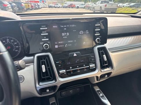 Used 2021 Kia Sorento S w/ Panoramic Sunroof Package AWD/4WD image 17