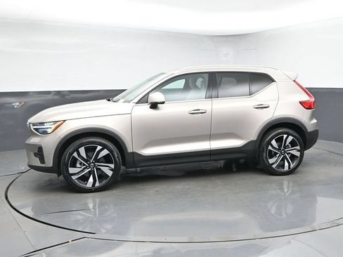 Used 2024 Volvo XC40 B5 Plus w/ Climate Package AWD/4WD image 6