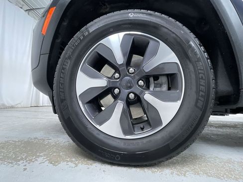 Used 2023 Jeep Grand Cherokee 4WD 4xe image 12