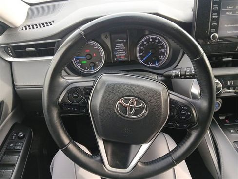 Used 2022 Toyota Venza XLE image 14