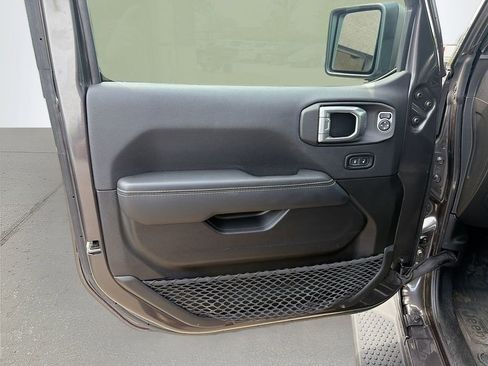 Used 2022 Jeep Wrangler Unlimited Sahara w/ LED Lighting Group AWD/4WD image 20
