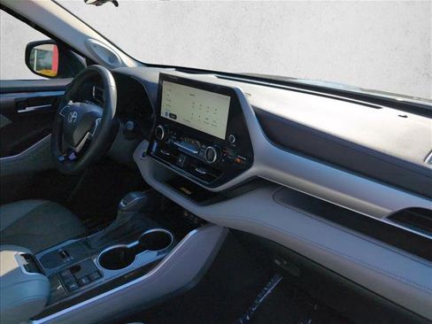 Used 2023 Toyota Highlander Platinum image 24