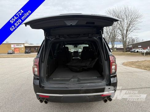 Used 2024 Chevrolet Suburban Premier w/ Premium Package 2 AWD/4WD image 6