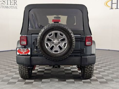 Used 2017 Jeep Wrangler Unlimited Rubicon w/ Connectivity Group AWD/4WD image 6