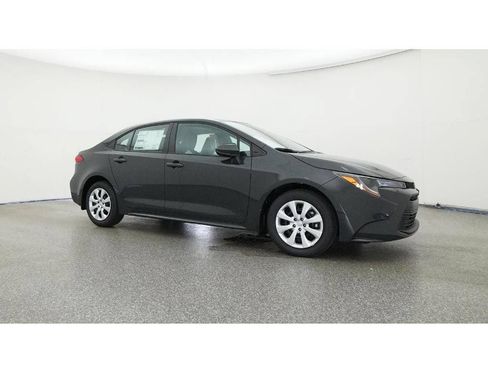 Used 2025 Toyota Corolla LE FWD image 33
