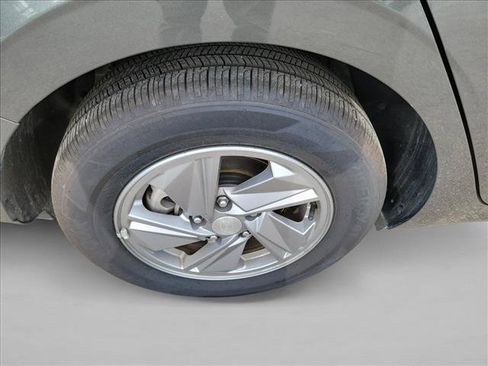 Used 2026 Hyundai Elantra SE FWD image 11