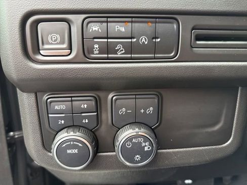 Used 2023 Chevrolet Tahoe Premier AWD/4WD image 12
