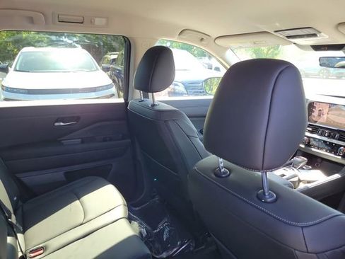 New 2026 Nissan Pathfinder SL FWD image 29