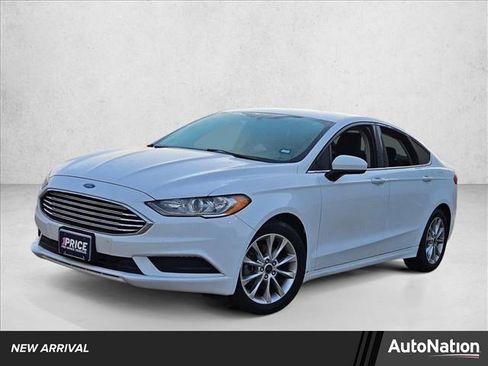 Used 2017 Ford Fusion SE w/ Fusion SE Technology Package image 1