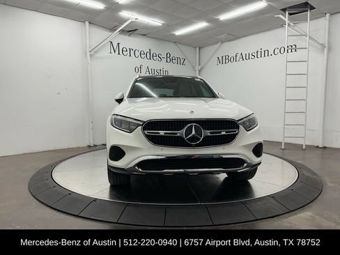 Used 2026 Mercedes-Benz GLC 300 image 2