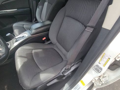 Used 2017 Dodge Journey SE w/ Flexible Seating Group FWD image 7