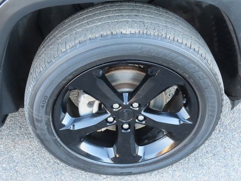 Used 2023 Jeep Grand Cherokee Altitude image 13