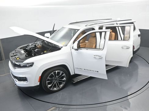 Used 2022 Jeep Grand Wagoneer Series III w/ Rear Seat Video Group 1 image 81