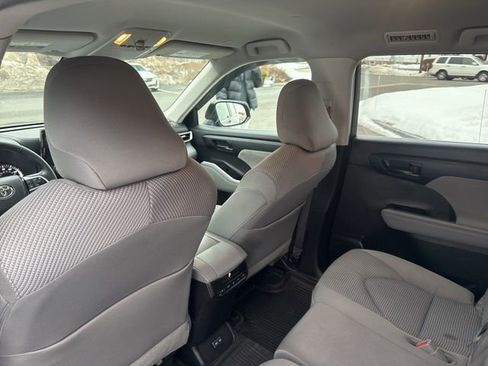 Certified 2023 Toyota Highlander LE image 12
