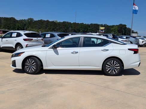 Used 2025 Nissan Altima 2.5 SV FWD image 5