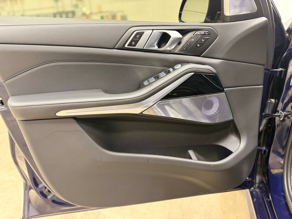 Used 2025 BMW ALPINA XB7 AWD/4WD image 53