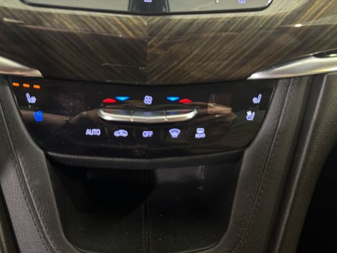 Used 2020 Cadillac XT6 Premium Luxury w/ Platinum Package AWD/4WD image 18