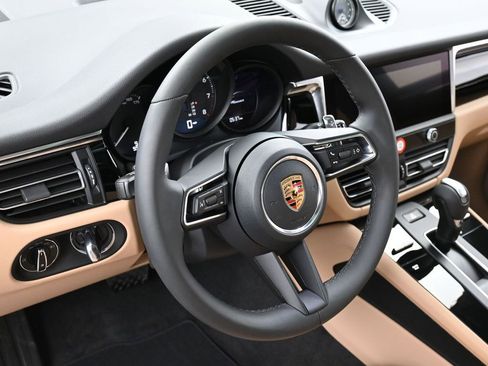 New 2026 Porsche Macan image 16