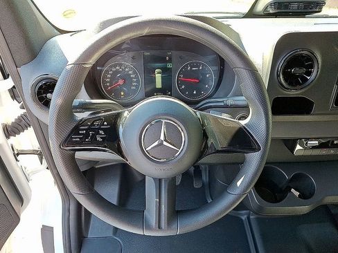 Used 2025 Mercedes-Benz Sprinter 2500 image 17