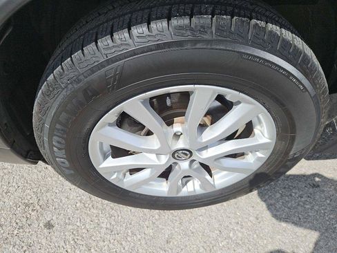 Used 2018 Nissan Rogue SV image 35