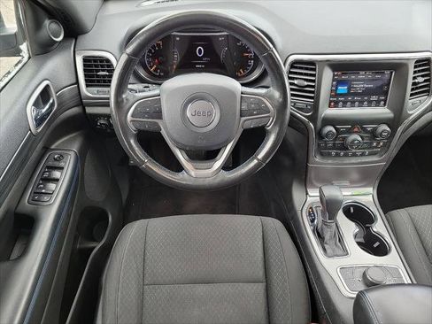 Used 2019 Jeep Grand Cherokee Laredo image 21