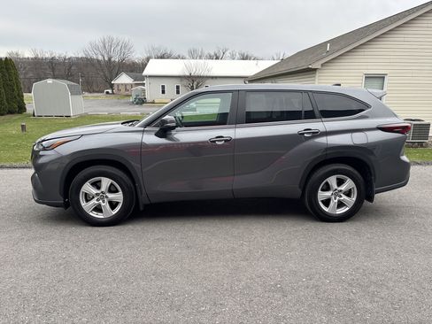Used 2024 Toyota Highlander LE image 7
