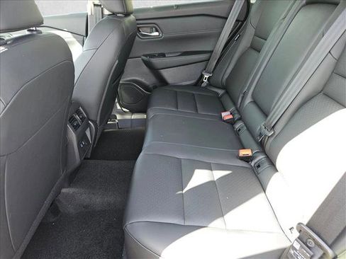 Used 2025 Nissan Rogue SV w/ SV Premium Package FWD image 11