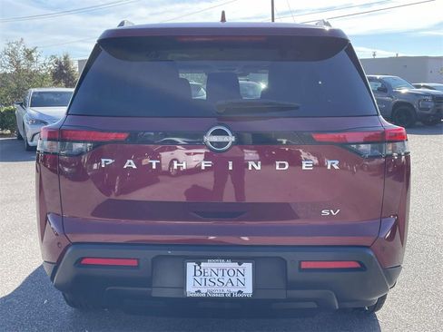 Used 2023 Nissan Pathfinder SV image 4