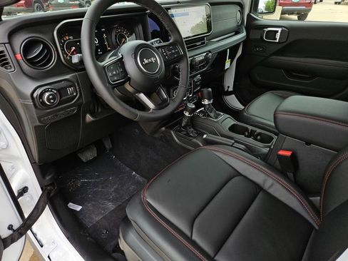 New 2025 Jeep Gladiator Rubicon image 16