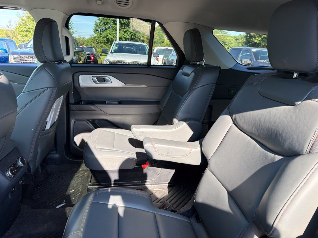 Used 2026 Ford Explorer Active w/ Active Comfort Package AWD/4WD image 7