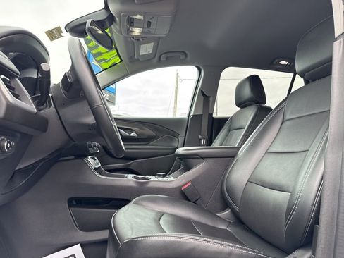 Used 2024 GMC Terrain SLT image 19