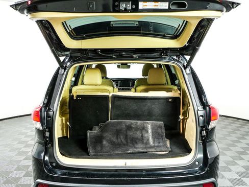 Used 2018 Toyota Highlander XLE FWD image 30