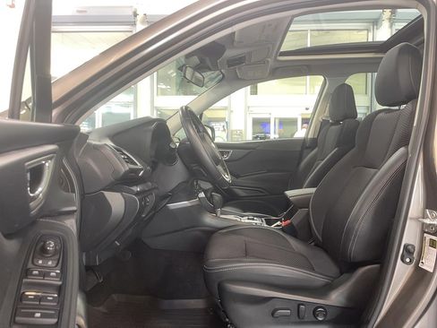 Used 2023 Subaru Forester Premium image 8