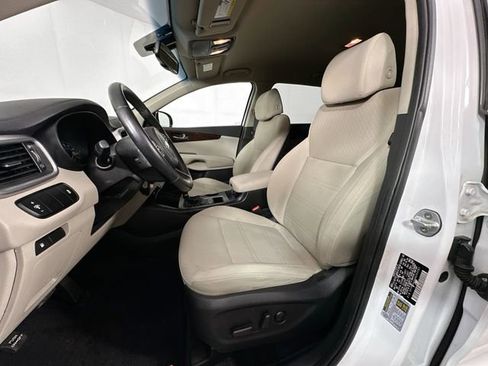 Used 2017 Kia Sorento LX w/ LX Convenience Package image 17