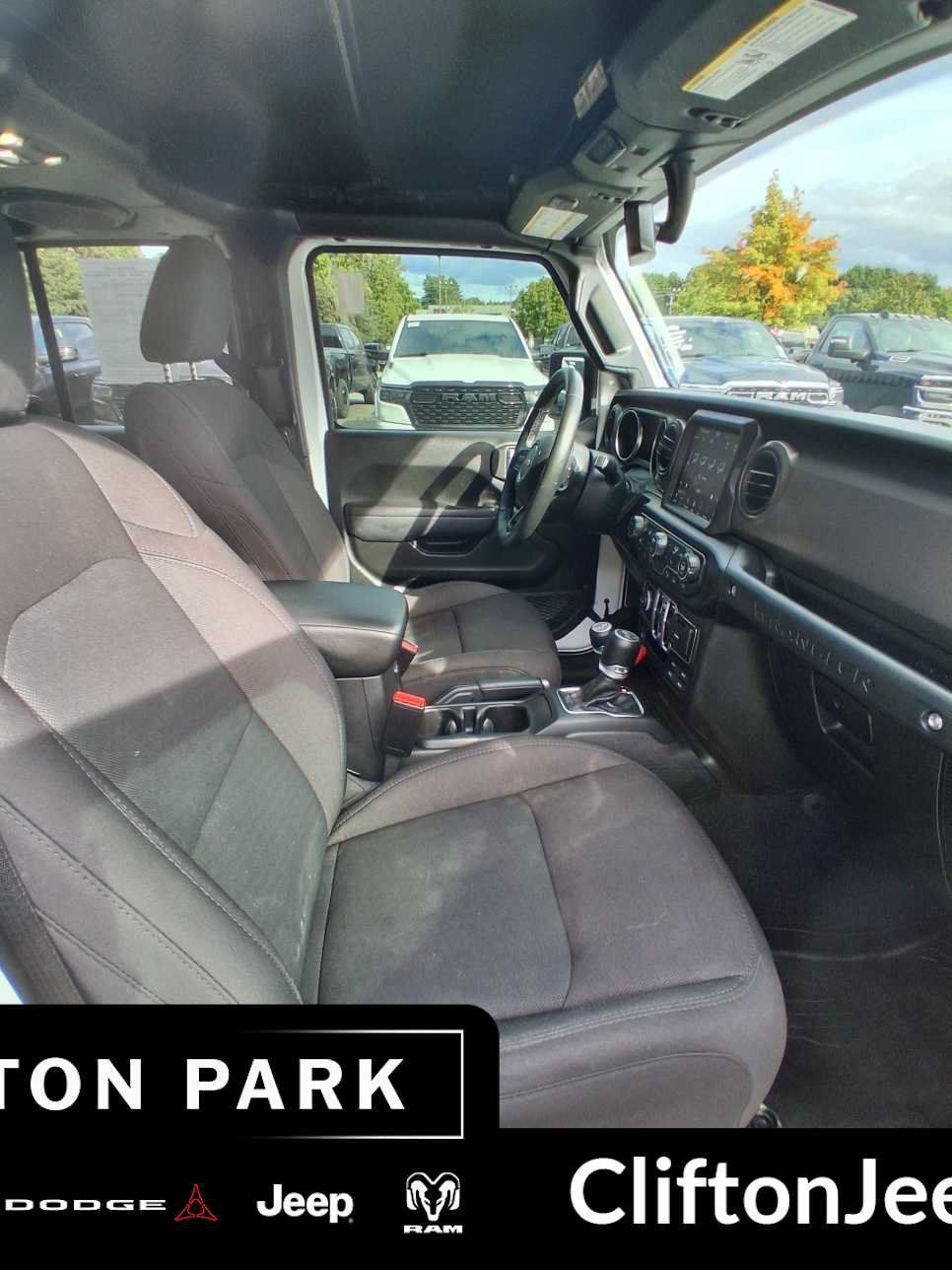Used 2022 Jeep Wrangler Unlimited Sport AWD/4WD image 16