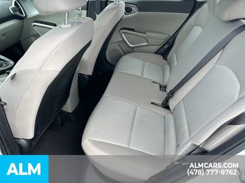 Used 2025 Kia Soul LX w/ LX Technology Package FWD image 23