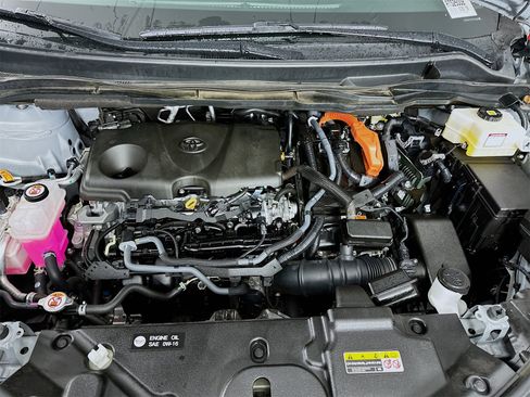 Certified 2025 Toyota Sienna XSE image 32