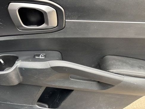 Used 2023 Kia Sorento LX image 36