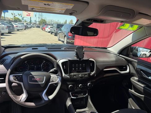 Used 2022 GMC Terrain SLE w/ Driver Convenience Package AWD/4WD image 8