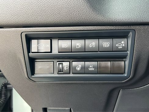 Used 2025 Toyota Sequoia 4WD image 30