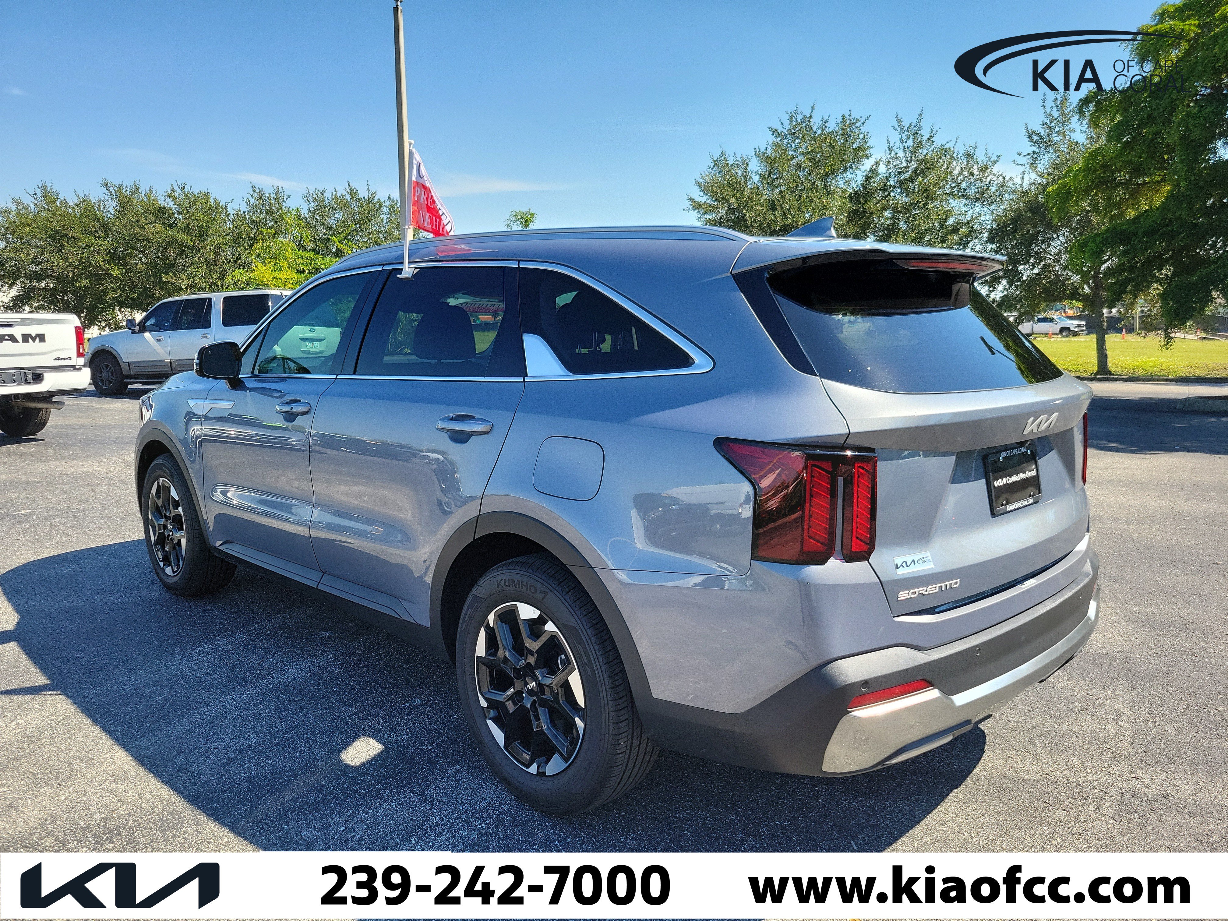 Certified 2024 Kia Sorento S w/ Panoramic Sunroof Package FWD image 5