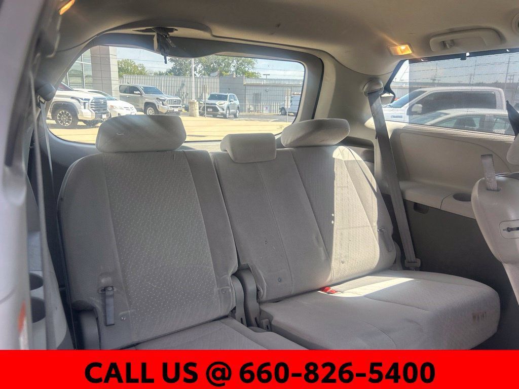 Used 2017 Toyota Sienna LE FWD image 8