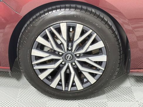 Used 2023 Nissan Altima 2.5 SV FWD image 12