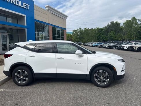 Used 2023 Chevrolet Blazer LT FWD image 4