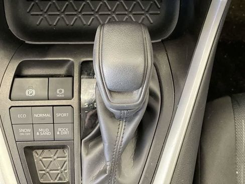 Used 2025 Toyota RAV4 XLE AWD/4WD image 22
