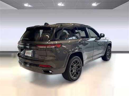 New 2025 Jeep Grand Cherokee Summit image 9